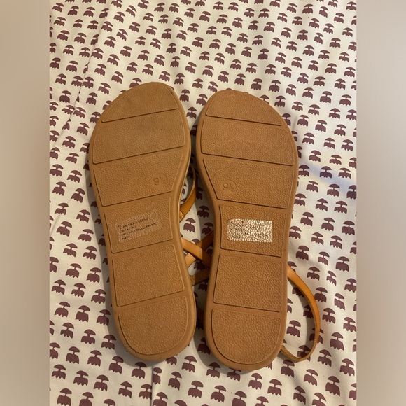 universal thread, tan detailed sandals, size 9 1/2. - Picture 2 of 2